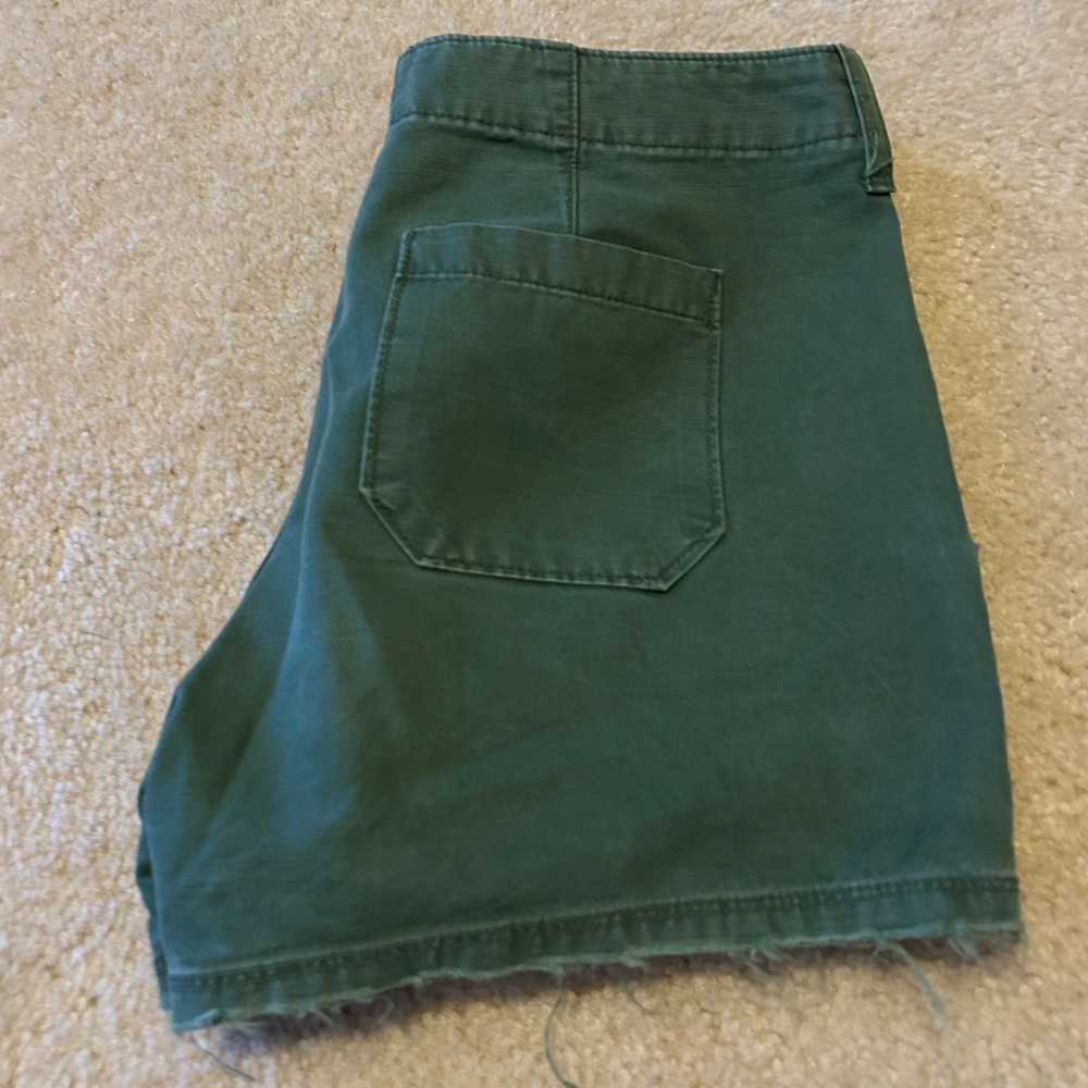Women’s GAP Frayed Cargo Shorts - Picture 2 of 5